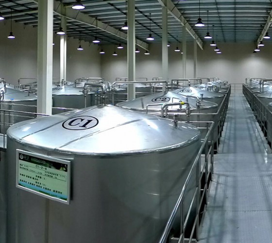 公司擁有都橄欖行業(yè)中亞洲最大的萬(wàn)噸標(biāo)準(zhǔn)化恒溫避光隔氧儲(chǔ)油庫(kù)，具備最佳的15℃-22℃低恒溫儲(chǔ)存環(huán)境。全部?jī)?chǔ)油罐采用食品級(jí)專(zhuān)用不銹鋼制作，采用..